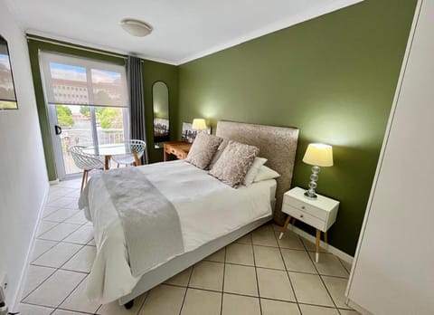 Escape to 205 in Stellenbosch central-free parking Apartment in Stellenbosch