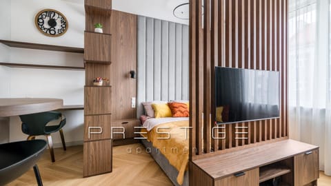 Bed, TV and multimedia, Living room, Photo of the whole room