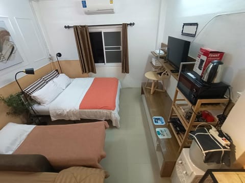 Communal lounge/ TV room, Bed, TV and multimedia, Kitchen or kitchenette, Living room, Photo of the whole room, Seating area, Bedroom, minibar, air conditioner