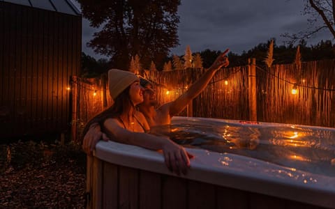 People, Hot Tub