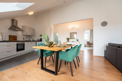 Kitchen or kitchenette, Living room, Seating area, Dining area, dishwasher, minibar, pet friendly, stove