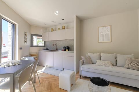 Joli T2 bien équipé et lumineux, Écully Apartment in Lyon