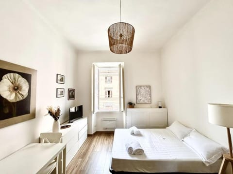 Bed, Living room, Photo of the whole room, Seating area, Bedroom, towels