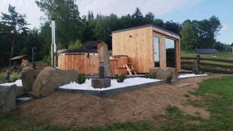 Hot Tub, Sauna