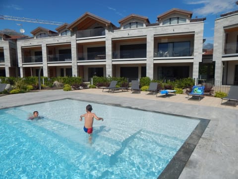 Property building, Day, Pool view, Swimming pool, Open Air Bath, sunbed