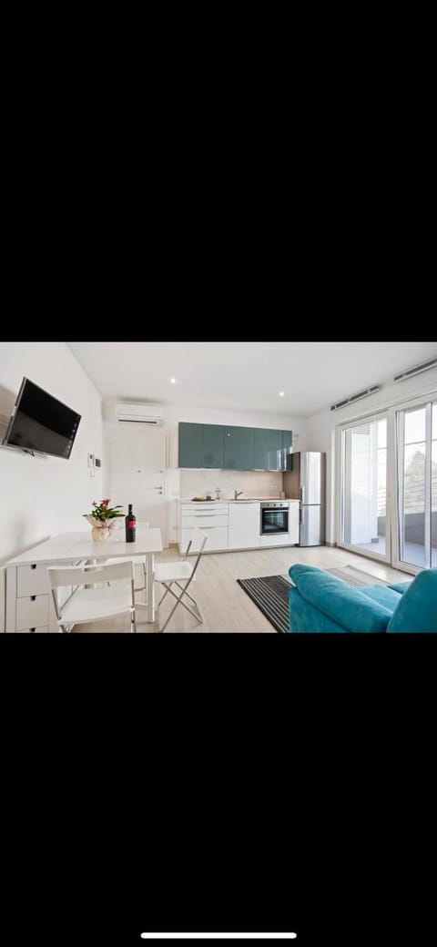 TV and multimedia, Kitchen or kitchenette, Dining area
