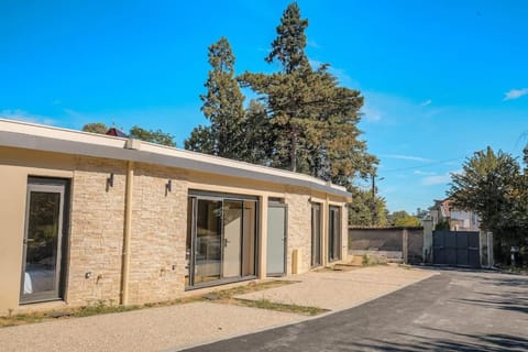 Petit studio compact et moderne, Écully Apartment in Lyon