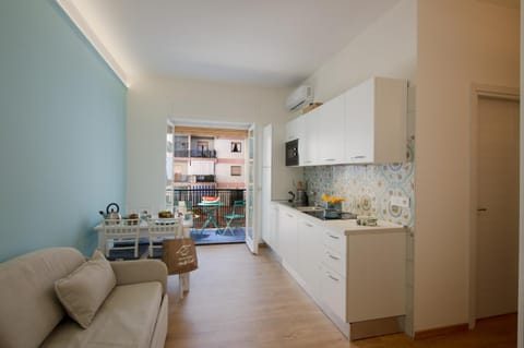 Kitchen or kitchenette, Living room