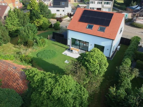 Property building, Bird's eye view, Garden, Garden view