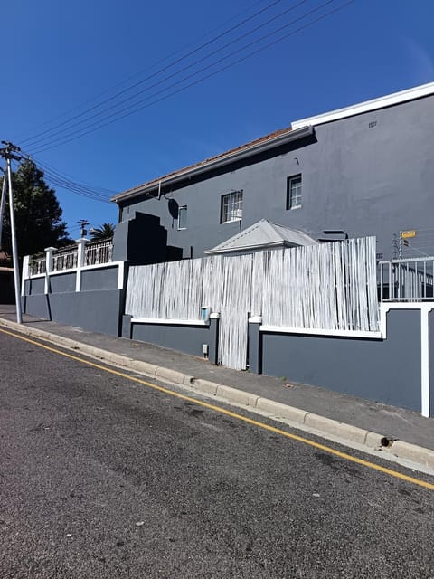 Happy Home Woodstock Apartment Apartment in Cape Town