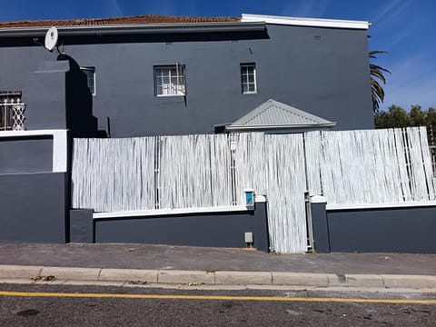 Happy Home Woodstock Apartment Apartment in Cape Town