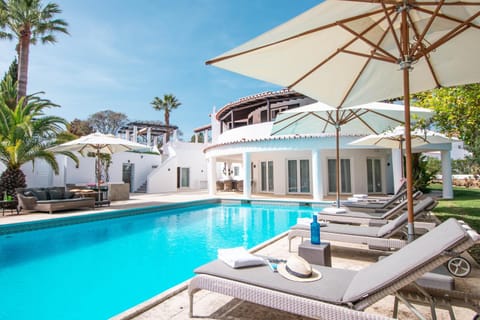 Property building, Swimming pool, sunbed