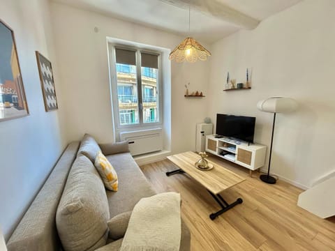 Communal lounge/ TV room, TV and multimedia, Living room, Seating area