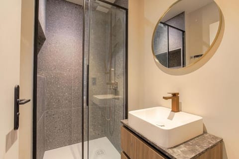 Joli T3 avec terrasse et parking, Écully Apartment in Lyon