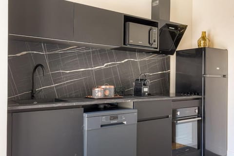 Joli T3 avec terrasse et parking, Écully Apartment in Lyon