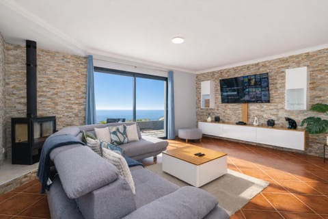 Natural landscape, TV and multimedia, Living room, Seating area, Sea view, Sea view