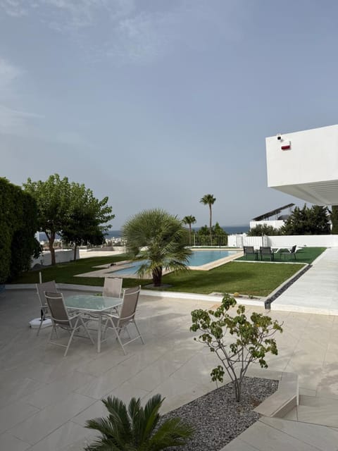 Day, Natural landscape, Garden, Garden view, Pool view, Swimming pool, sunbed