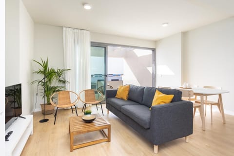 TV and multimedia, Living room, Seating area, Dining area