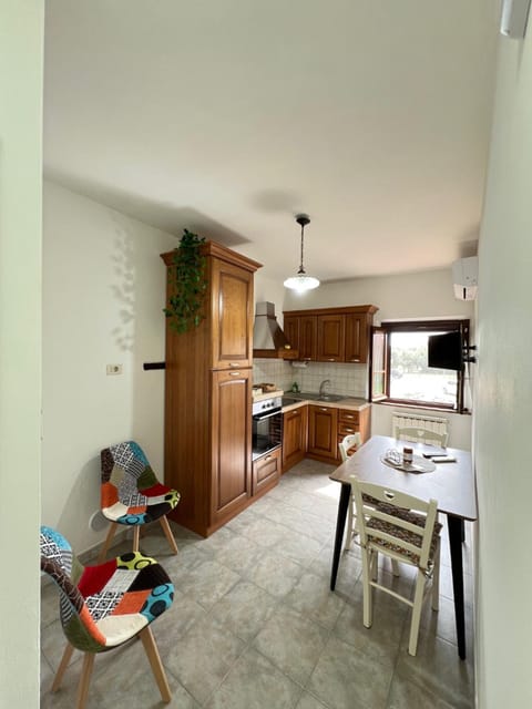Kitchen or kitchenette, Living room, Seating area, Dining area, dishwasher, oven, pet friendly, stove