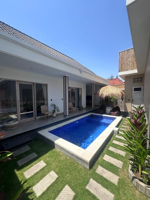 Property building, Day, Garden view, Pool view, Swimming pool, sunbed