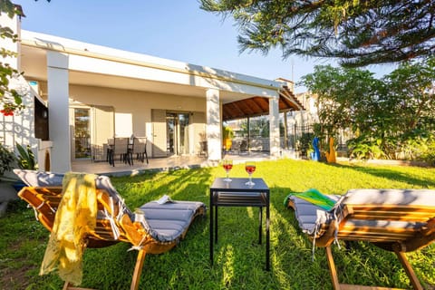 Seating area, sunbed