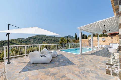 Patio, Day, Natural landscape, View (from property/room), Balcony/Terrace, Mountain view, Pool view, Swimming pool, sunbed