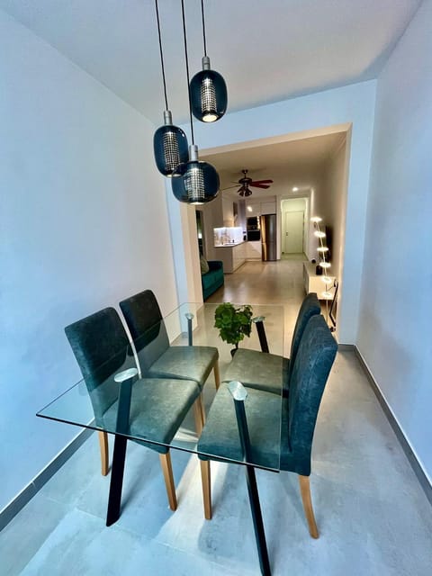 Seating area, Dining area