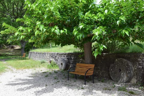 La Chambre des Amis au Moulin des GYPSES, Ventoux Bed and Breakfast in Mormoiron