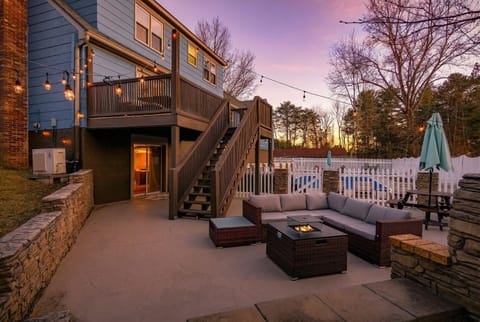 10 mins to DT Asheville Pool Hot Tub Game Room House in Asheville