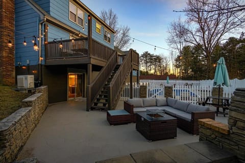 10 mins to DT Asheville Pool Hot Tub Game Room House in Asheville