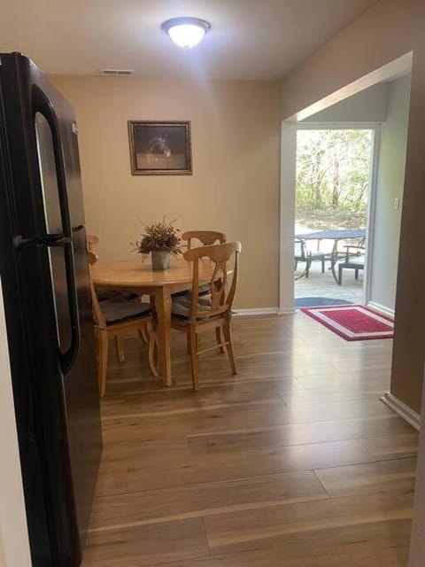 102 Acre Pet Friendly Horse Farm! Bring your horse too! Apartment in Ohio