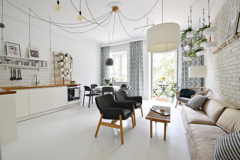 Kitchen or kitchenette, Living room, Seating area, Dining area