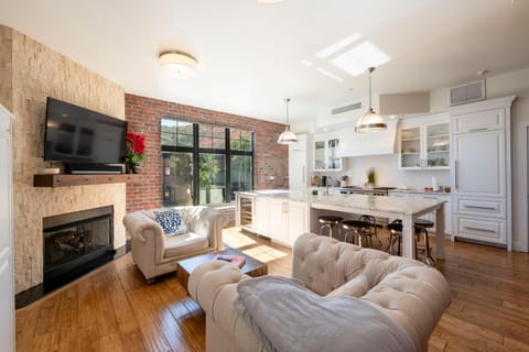 Kitchen or kitchenette, Living room