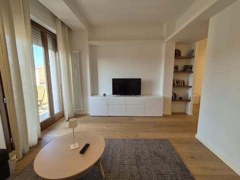 TV and multimedia, Balcony/Terrace, Living room