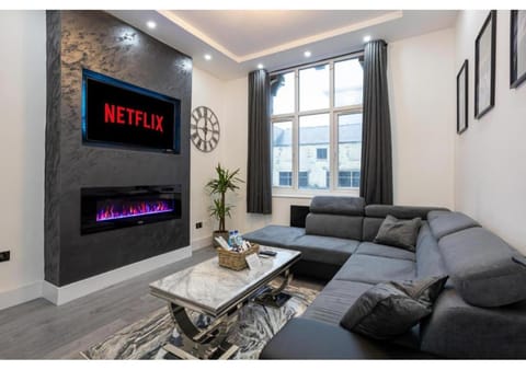 TV and multimedia, Living room, Evening entertainment