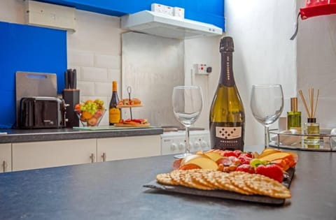 5 minute walk from Bury city centre -1 bed flat Apartment in Bury