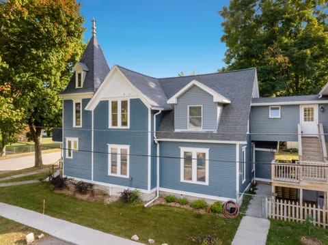 The Glarum House - Gorgeous Historic Home & AC! House in Elberta