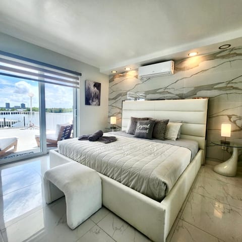 Luxurious Waterfront 2 room apartment- Remodeled- Free parking- 5min drive to Miami Beach Apartment in North Bay Village