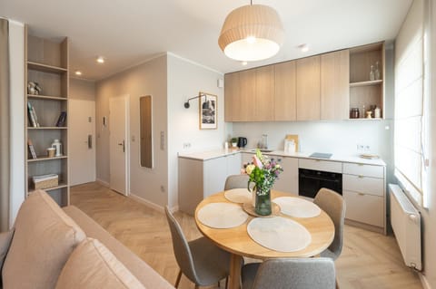 Kitchen or kitchenette, Seating area, Dining area
