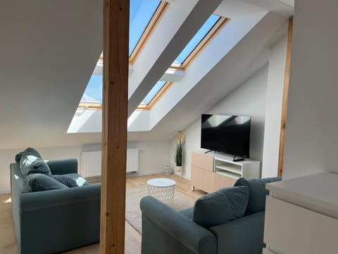 Communal lounge/ TV room, TV and multimedia, Living room, Seating area, Evening entertainment