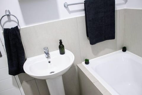 7 on Laibach - Buhrein Estate, Kraaifontein Apartment in Cape Town