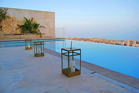 New, spacious villa with amazing views Villa in Benalmadena