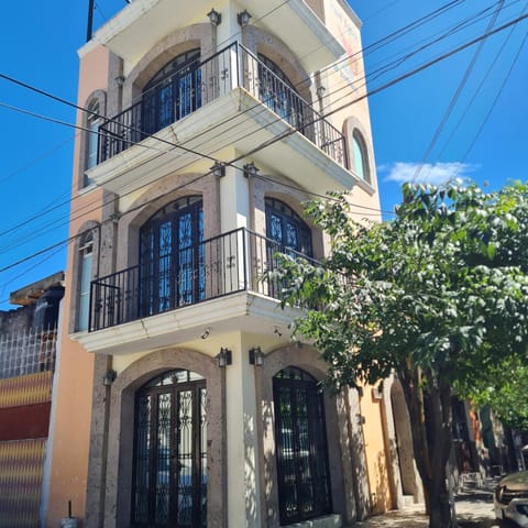 Facade/entrance