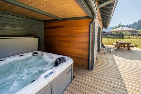 Hot Tub, Hot Tub