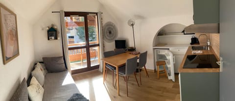 TV and multimedia, Kitchen or kitchenette, Dining area