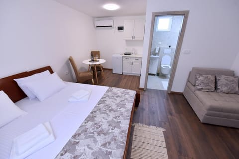 Airport Apartments TRI HRASTA Apartment in Podgorica Municipality, Montenegro