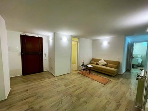 TV and multimedia, Living room, Seating area, wardrobe