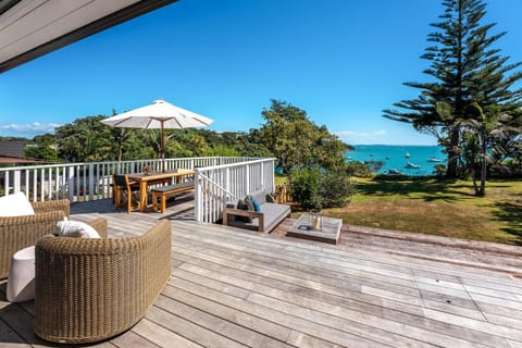 Natural landscape, Garden, View (from property/room), Balcony/Terrace, Seating area, Dining area, Beach, Garden view, Sea view