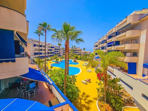 Property building, Pool view, Swimming pool, sunbed