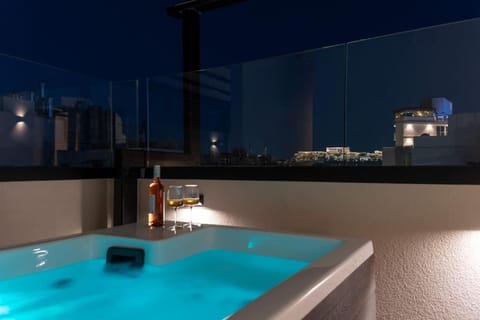 Night, Hot Tub